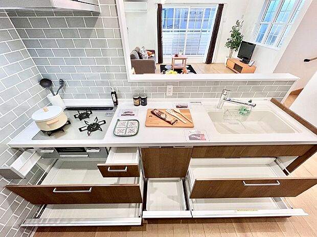 使いやすさを優先したスライド式収納タイプ!