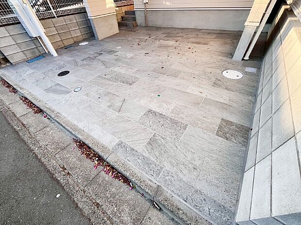 駐車2台可能!急なお客様の駐車に。また、ご家族の自転車スペースとしても大活躍。