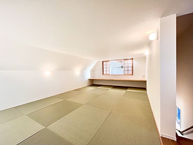 ロフトは畳を敷き詰めた和の空間。寝室・ワークスペースにも使えます。
