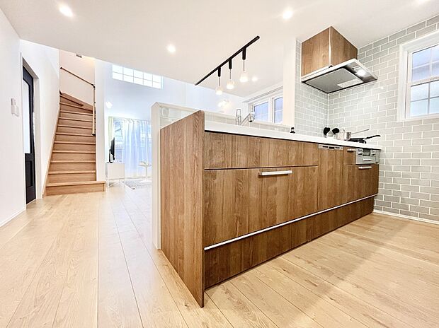 料理をしながらご家族との会話を楽しめる対面カウンターキッチン　