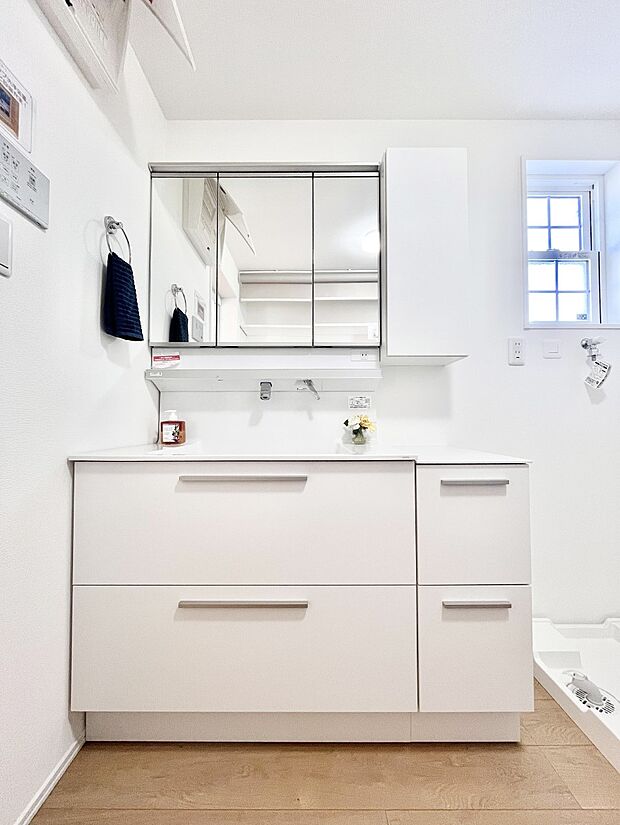 収納力と機能性に優れた洗面化粧台