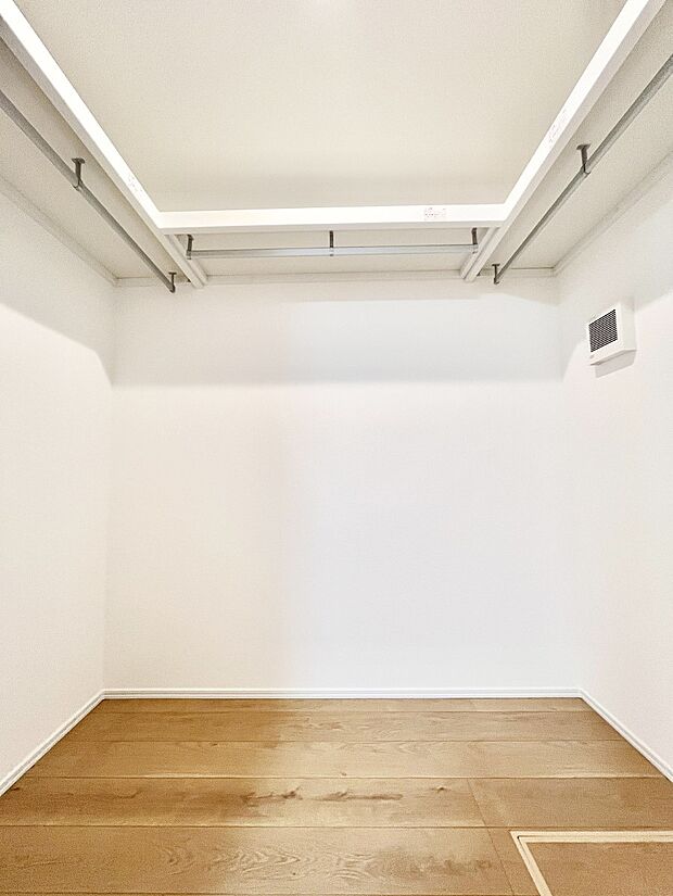 訪問者が一目でわかる安心のＴＶモニター付きインターホン。 　