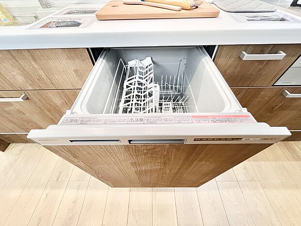 面倒なお片づけは食洗機にお任せ！家事の負担が減って、時間にも気持ちにもゆとりができます。