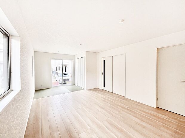 家族団らんの時間も増えそうなくつろぎのリビングダイニング。