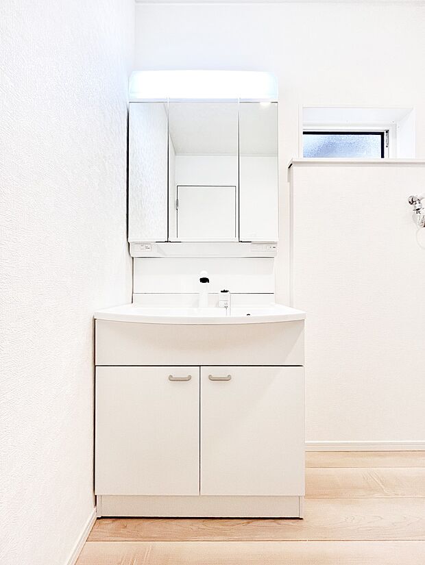 収納力と機能性に優れた洗面化粧台