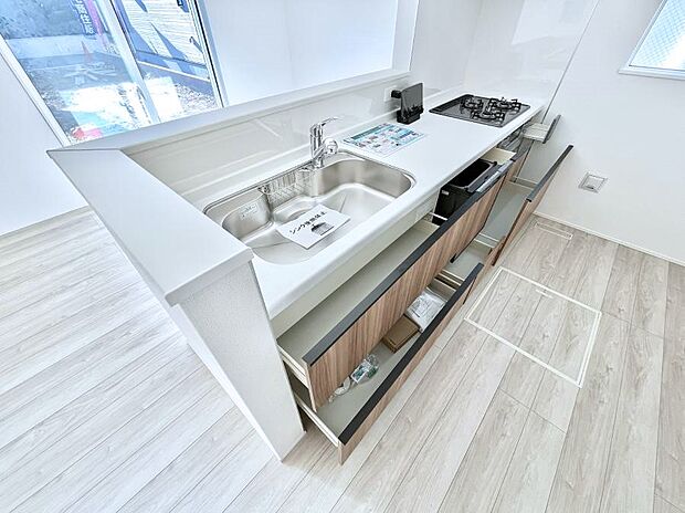 使いやすさを優先したスライド式収納タイプ!