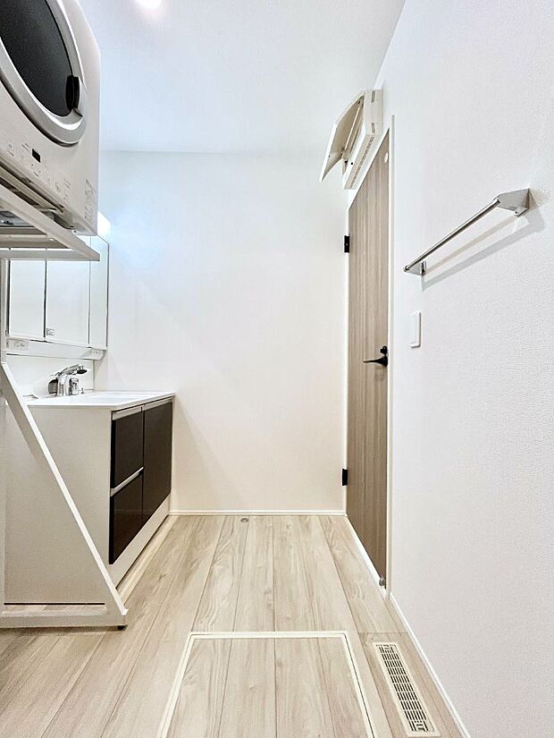 清潔感ある洗面化粧室で朝の身支度も快適