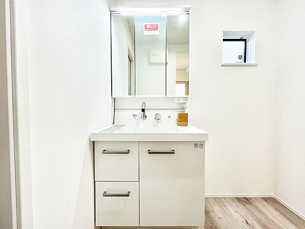 収納力と機能性に優れた洗面化粧台