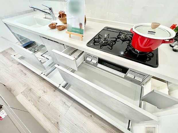 使いやすさを優先したスライド式収納タイプ！