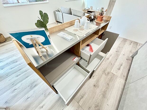 お洒落で便利なアイランドカウンターを採用しました