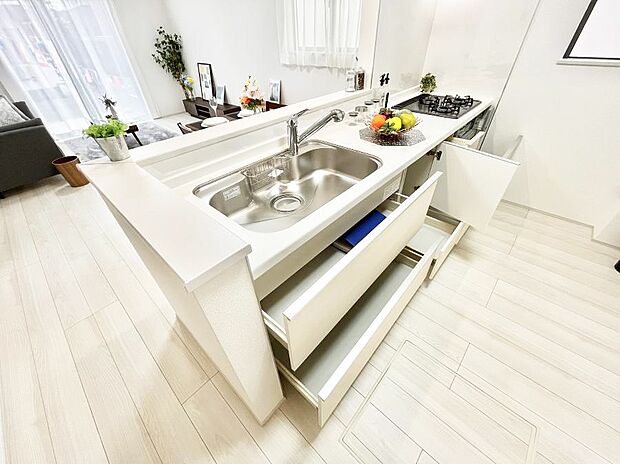 使いやすさを優先したスライド式収納タイプ！