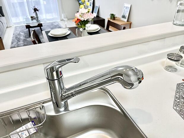 いつでも清潔なおいしいお水を。一つの水栓で水道水と浄水を使い分け。