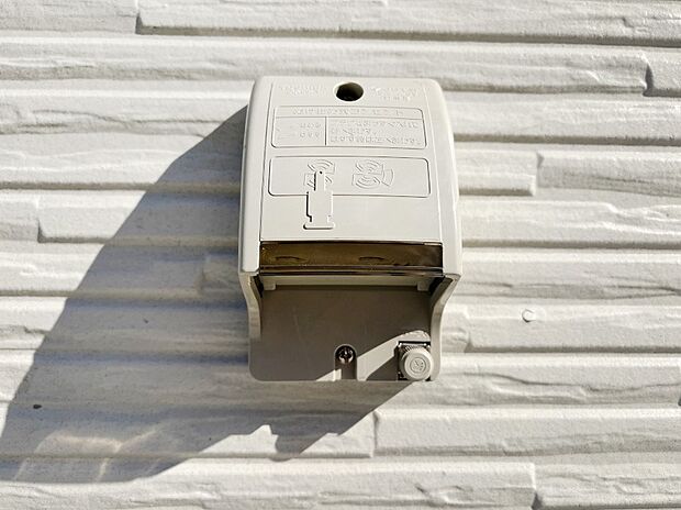 高圧洗浄機やエアーコンプレッサーなどの使用時に便利な外コンセント