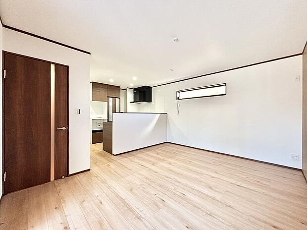 家族団らんの時間も増えそうなくつろぎのリビングダイニング。