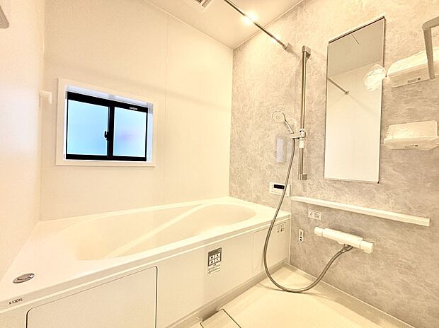 落ち着いた雰囲気でゆっくりお寛ぎいただけるバスルーム