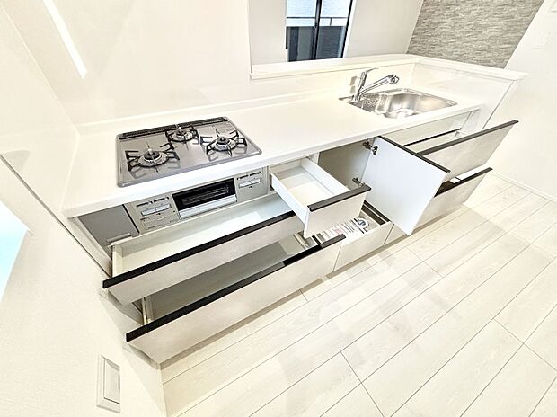 使いやすさを優先したスライド式収納タイプ!