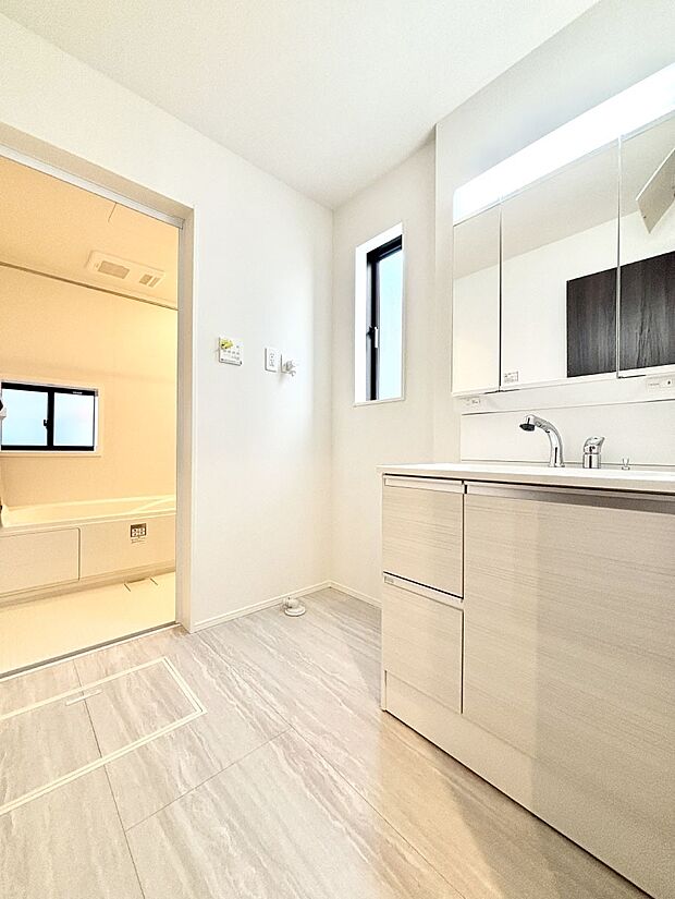 清潔感のある快適空間です。毎日の身支度も気持ち良くお使い頂けます。