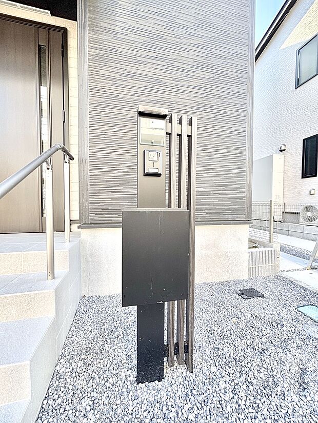 シンプルデザインのポスト。