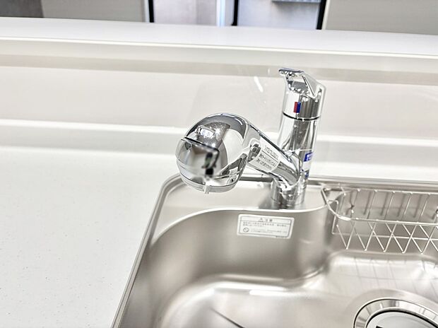 いつでも清潔なおいしいお水を。一つの水栓で水道水と浄水を使い分け。