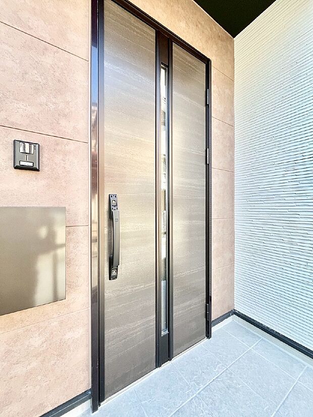 大切な家族、来客を出迎える玄関。 