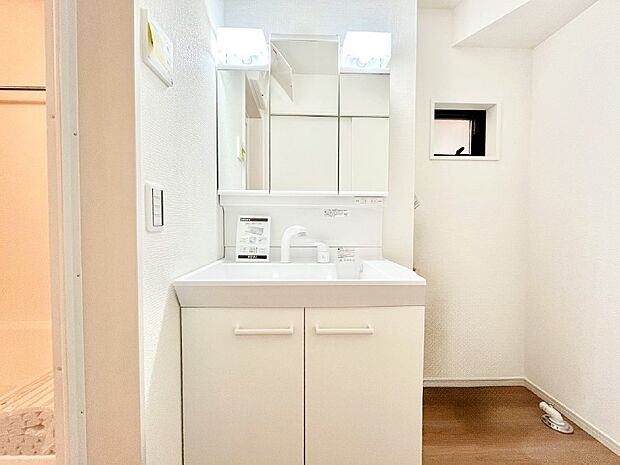 収納力と機能性に優れた洗面化粧台 