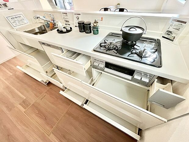 使いやすさを優先したスライド式収納タイプ！