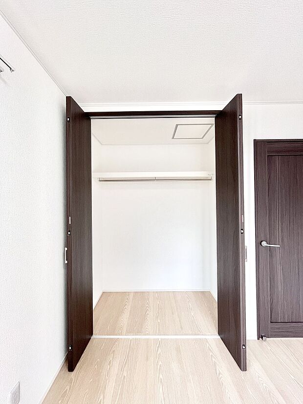 たっぷりの収納スペースで快適に暮らせそう 