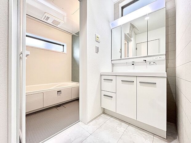 清潔感のある快適空間です。毎日の身支度も気持ち良くお使い頂けます。 