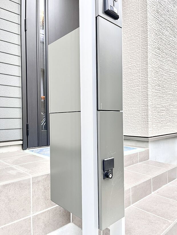 シンプルデザインのポスト。