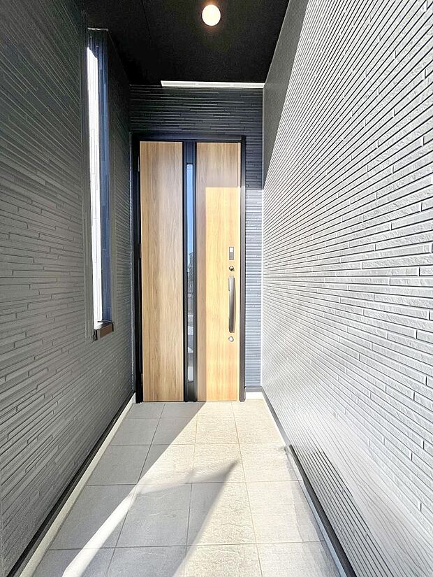 大切な家族、来客を出迎える玄関。