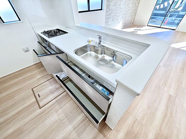 使いやすさを優先したスライド式収納タイプ！