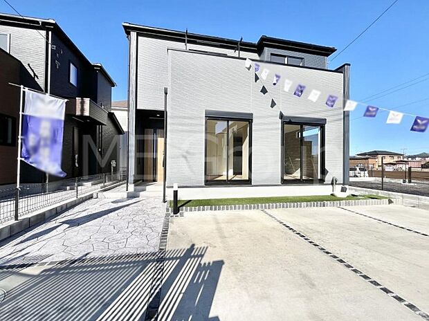 シンプルで落ち着きのある建物は住むかたの個性でオリジナルなものになっていきます。 