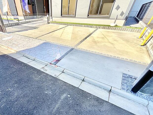 駐車2台可能!急なお客様の駐車に。また、ご家族の自転車スペースとしても大活躍。