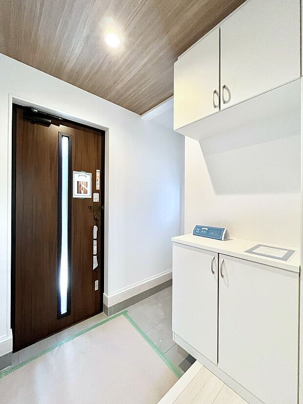 飾り棚を利用して、お越しいただくお客様をおもてなしできます。