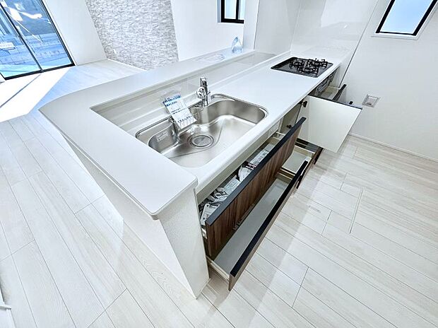 使いやすさを優先したスライド式収納タイプ！