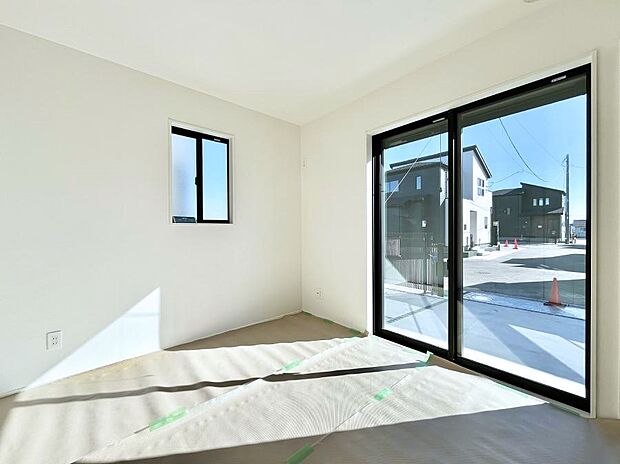 リビングと隣り合っている和室。ほっと一息できる和の空間も忘れずに。