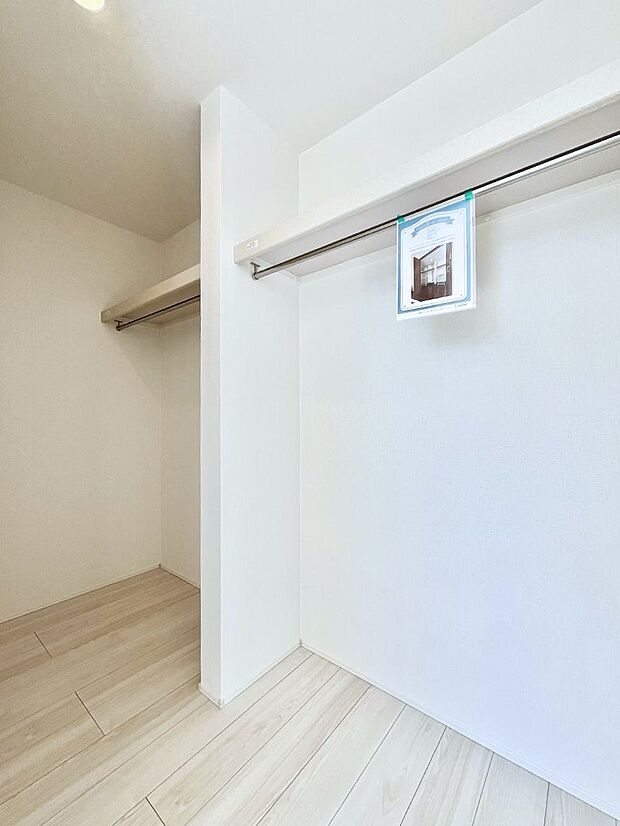 ウォークインクローゼット付きで生活空間を広く利用できます。