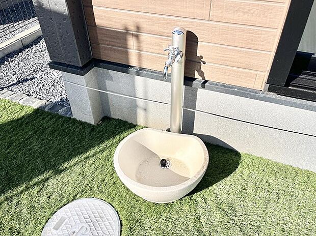 外水栓があると、庭のお手入れやちょっとした手洗い・洗車に便利です!