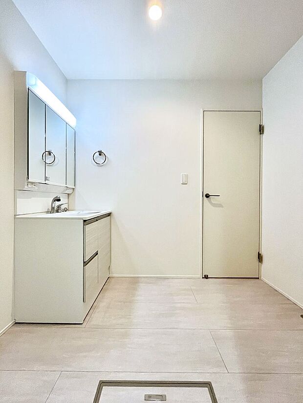 清潔感のある快適空間です。毎日の身支度も気持ち良くお使い頂けます。 