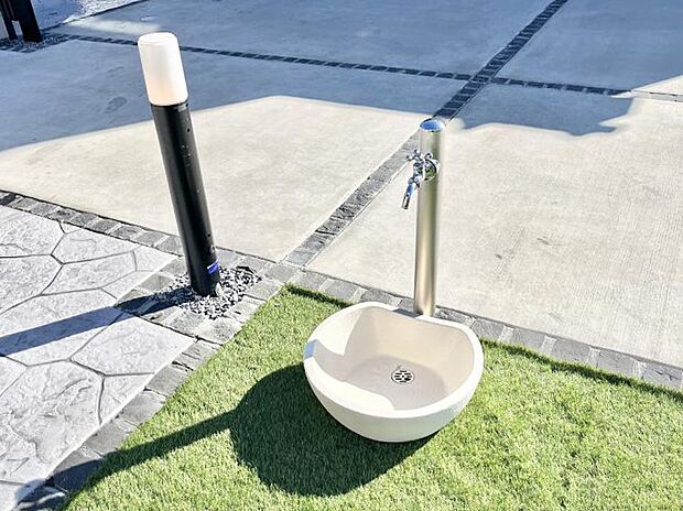 外水栓があると、庭のお手入れやちょっとした手洗い・洗車に便利です！ 