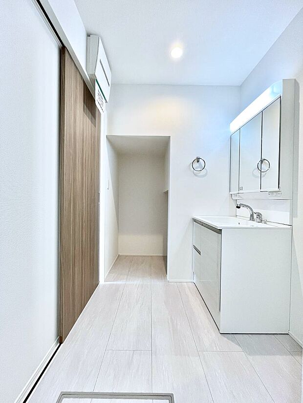 清潔感のある快適空間です。毎日の身支度も気持ち良くお使い頂けます。 