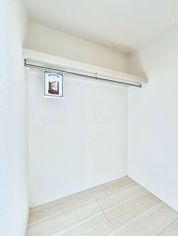 ウォークインクローゼット付きで生活空間を広く利用できます。