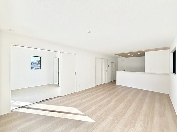 家族団らんの時間も増えそうなくつろぎのリビングダイニング。