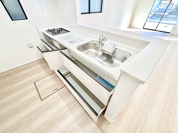 使いやすさを優先したスライド式収納タイプ！