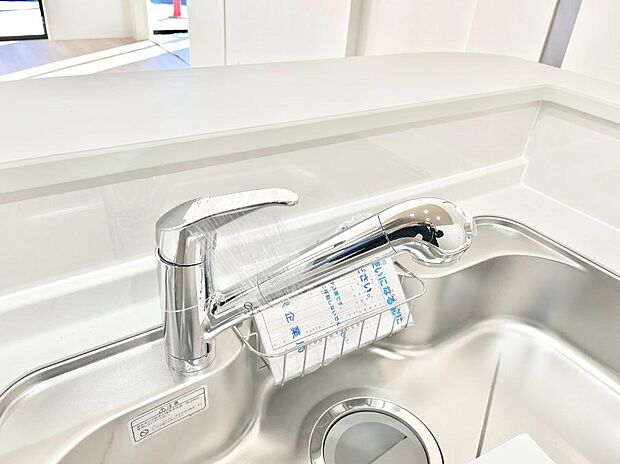 いつでも清潔なおいしいお水を。一つの水栓で水道水と浄水を使い分け。