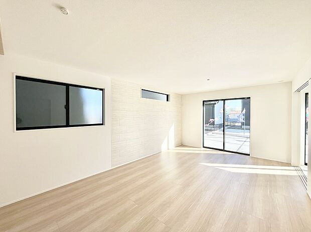 家族の笑顔が自然と生まれてくる、そんな雰囲気のダイニングに仕上がっています。