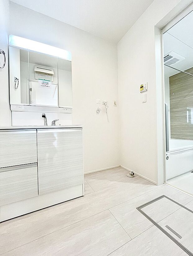 広々とゆとりのあるランドリースペース。