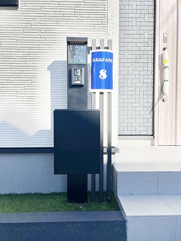 シンプルデザインのポスト。