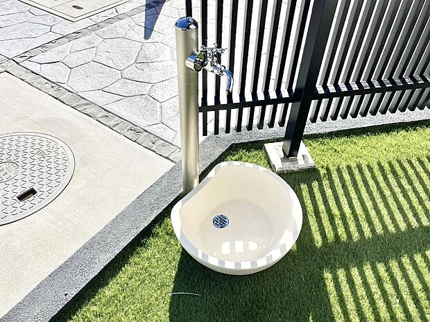 外水栓があると、庭のお手入れやちょっとした手洗い・洗車に便利です！ 