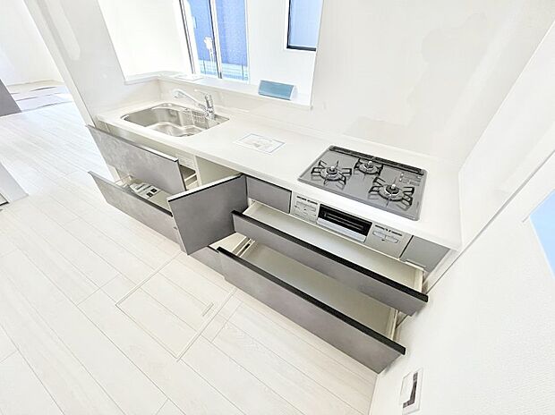 使いやすさを優先したスライド式収納タイプ！